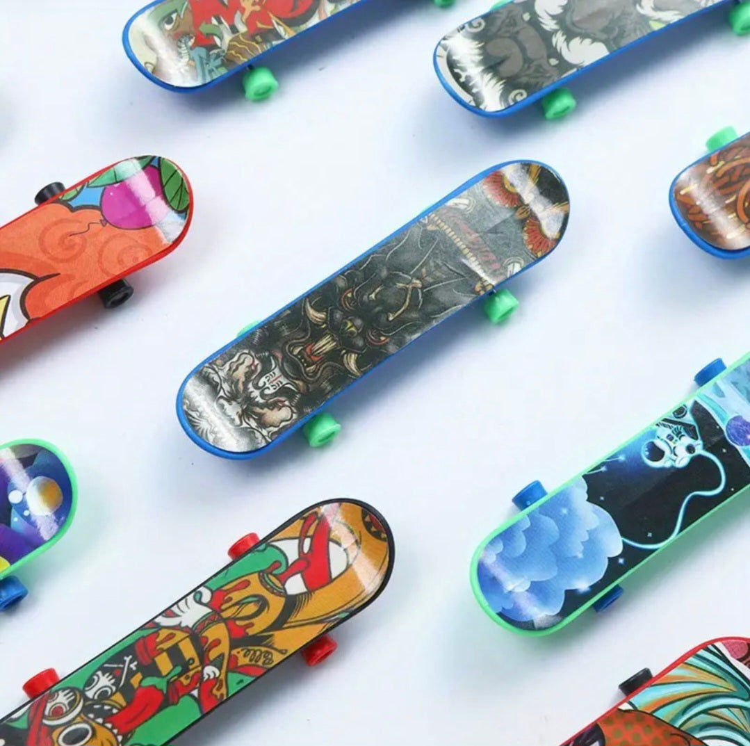 Mini finger skateboard